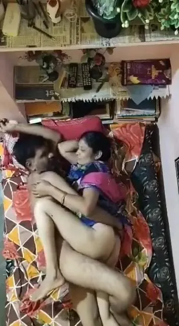 Coimbatore houseowner uncle fucking hairy pussy of Tamil maid