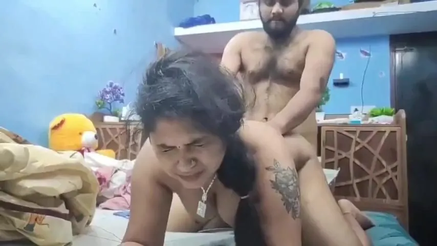 Famous mallu porn couple Vaishnavy and Sharun doggy style sex