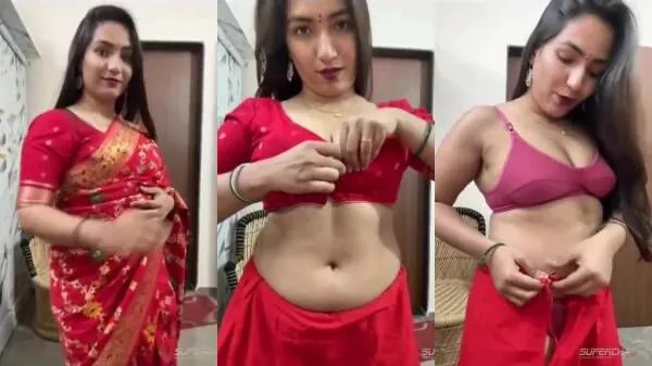 Actress look-alike bhabhi in saree, strips nude & shows pussy live